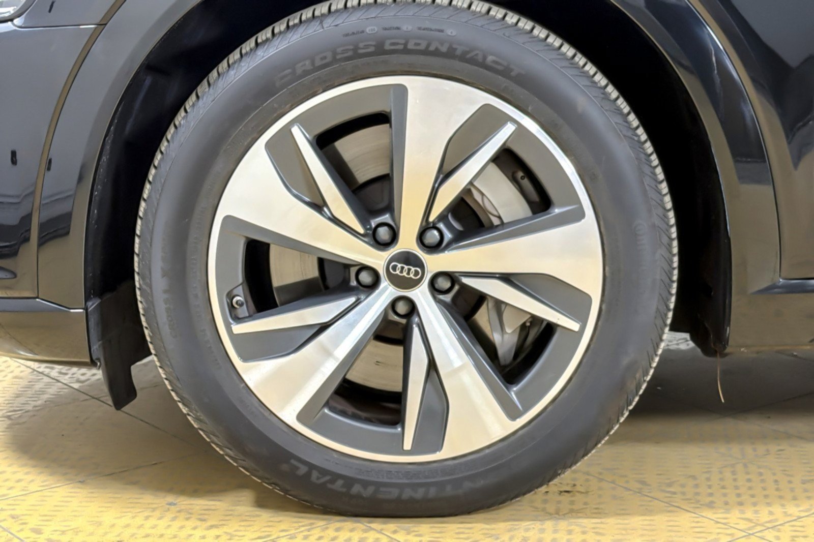 Used 2024 Audi Q8 e-tron Premium AWD/4WD image 24