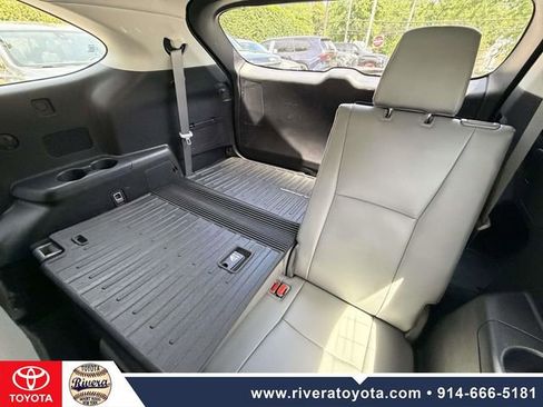 Used 2022 Toyota Highlander XLE AWD/4WD image 18