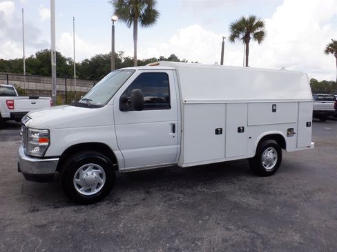 Used 2018 Ford E-350 and Econoline 350 Super Duty RWD image 2