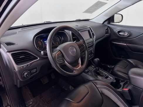 Used 2019 Jeep Cherokee Latitude Plus w/ Cold Weather Group AWD/4WD image 9