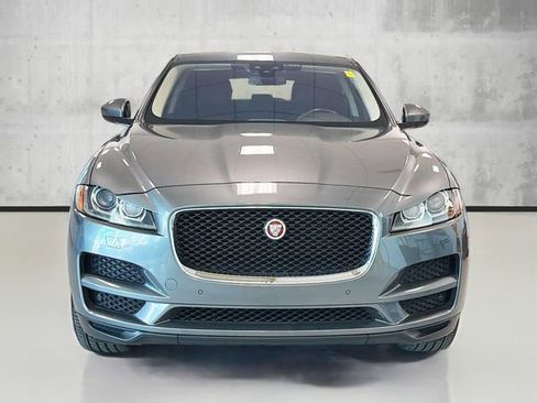 Used 2017 Jaguar F-PACE Premium image 2