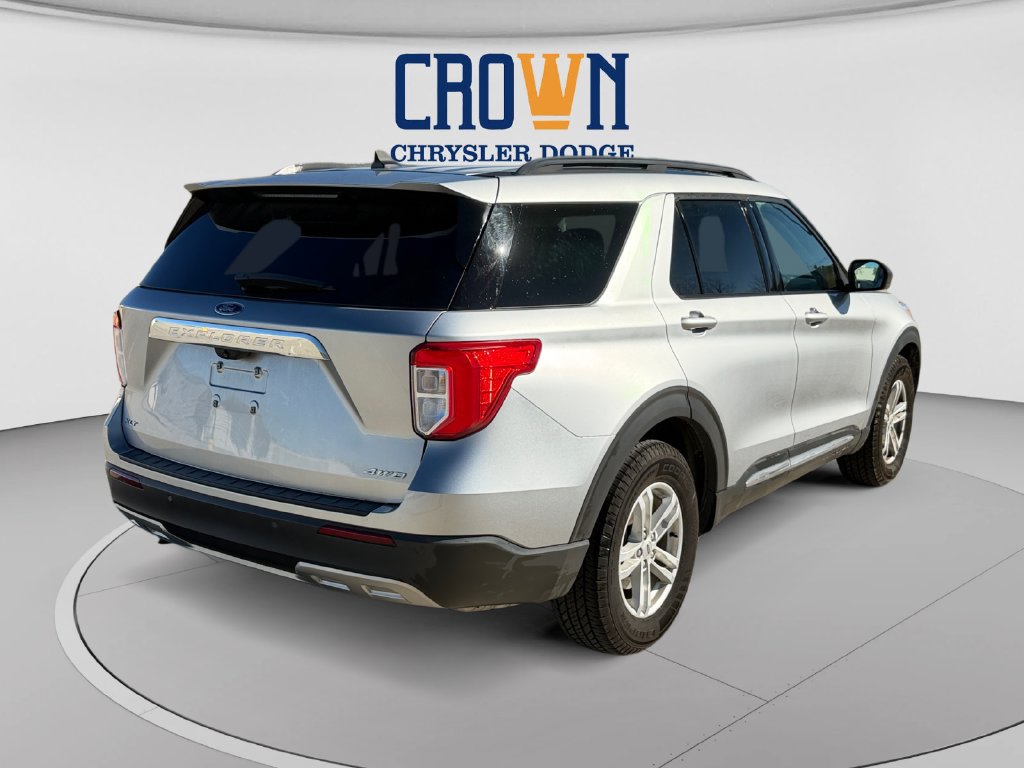 Used 2021 Ford Explorer XLT w/ Equipment Group 202A AWD/4WD image 3
