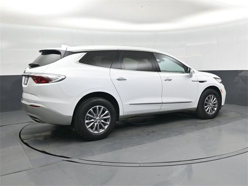 Used 2024 Buick Enclave Premium image 3