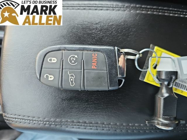 Used 2025 Jeep Compass Latitude w/ Sun & Sound Group AWD/4WD image 34
