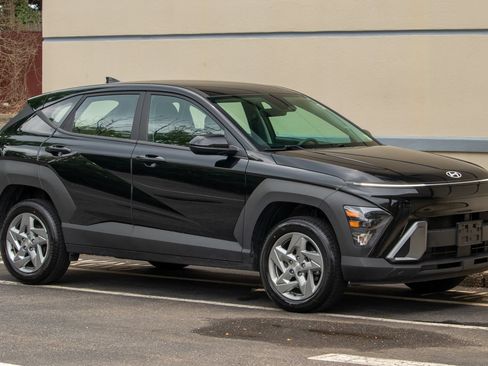 Used 2024 Hyundai Kona SE AWD/4WD image 12