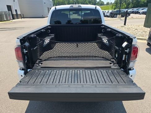Used 2022 Toyota Tacoma TRD Off-Road w/ Technology Package AWD/4WD image 27