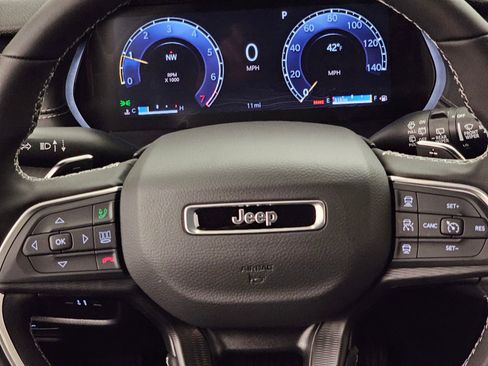 New 2025 Jeep Grand Cherokee Altitude image 19