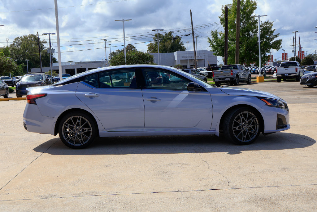 Used 2023 Nissan Altima 2.0 SR FWD image 22