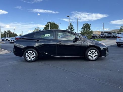 Used 2017 Toyota Prius Four image 2