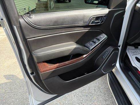 Used 2017 GMC Yukon SLT w/ Premium Edition RWD image 17