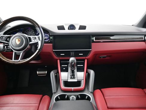 Used 2023 Porsche Cayenne S Platinum image 9