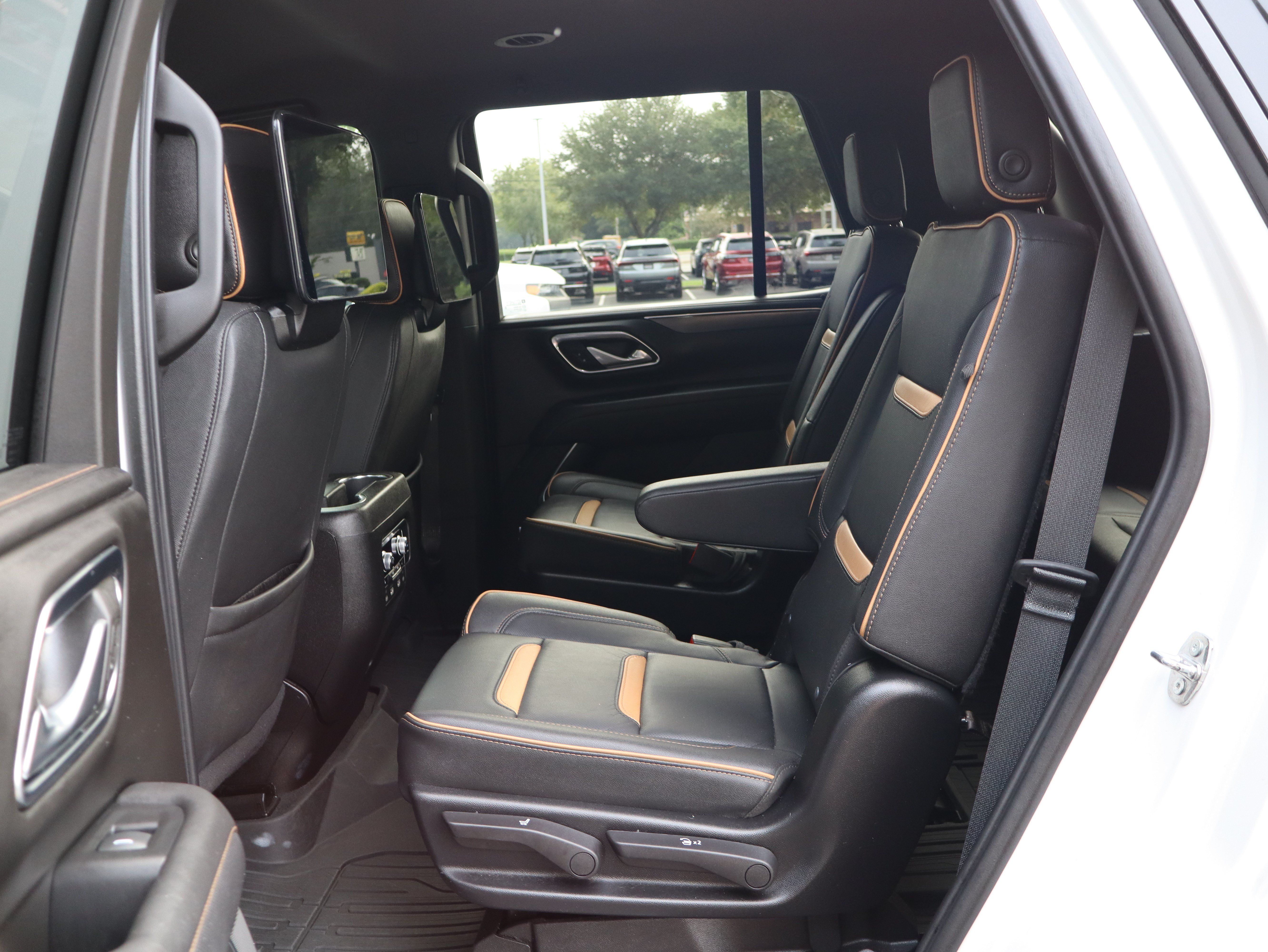 Used 2024 GMC Yukon AT4 w/ Technology Package AWD/4WD image 43
