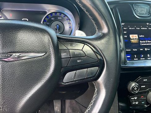 Used 2018 Chrysler 300 S w/ 300S Premium Group RWD image 24