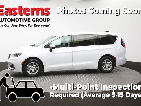 Used 2023 Chrysler Pacifica Touring-L FWD image 60