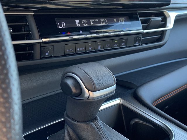 Certified 2024 Toyota Sienna XSE FWD image 30