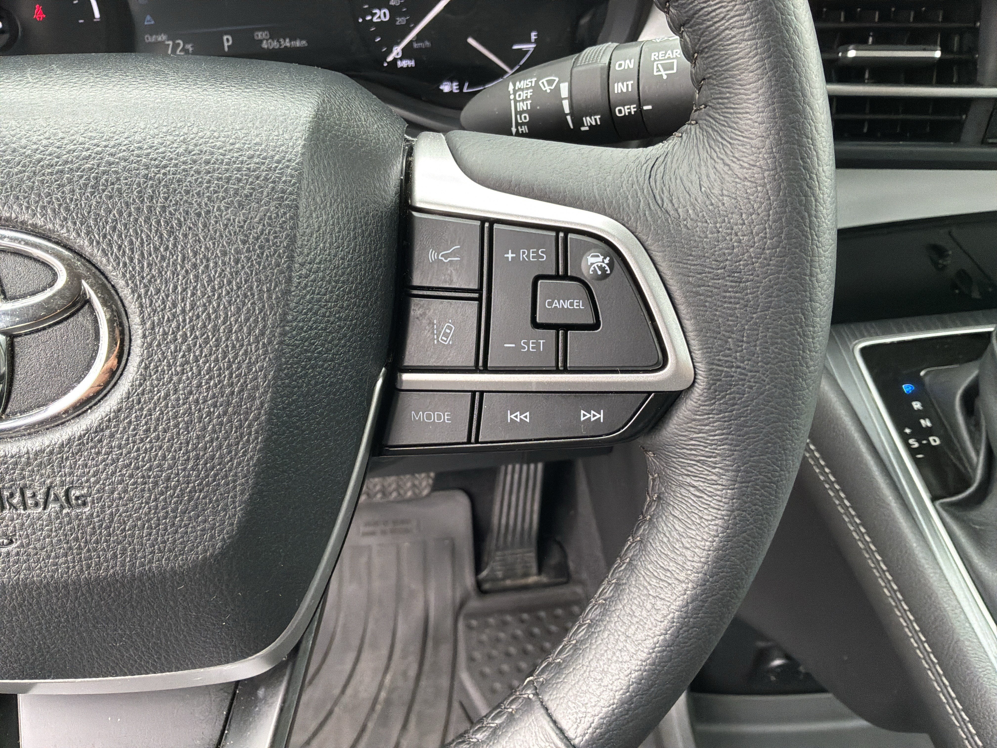 Used 2026 Toyota Sienna XLE FWD image 20
