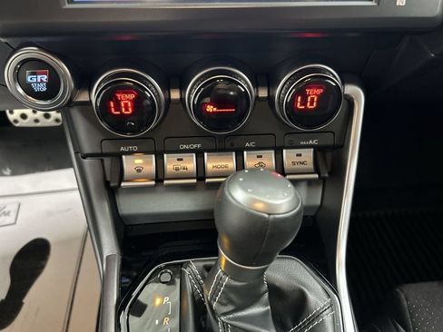Used 2026 Toyota GR86 Premium w/ ALL Weather Mat Package (TMS) RWD image 16