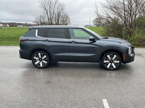 Used 2025 Mitsubishi Outlander SE AWD/4WD image 7