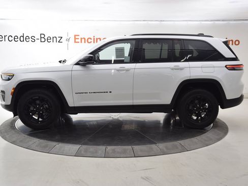 Used 2024 Jeep Grand Cherokee Altitude RWD image 3