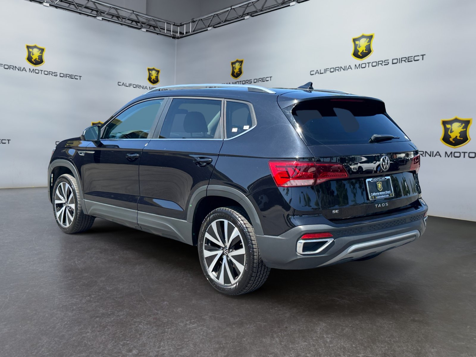 Used 2023 Volkswagen Taos SE FWD image 3