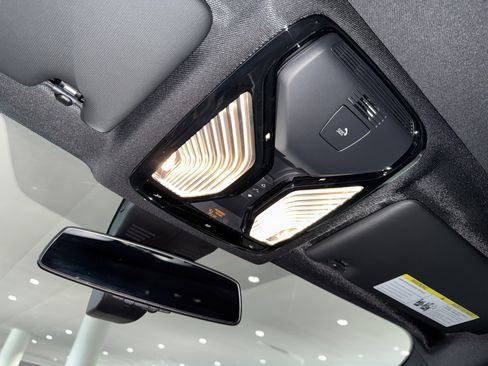 New 2026 BMW 330i Sedan w/ M Sport Package RWD image 22