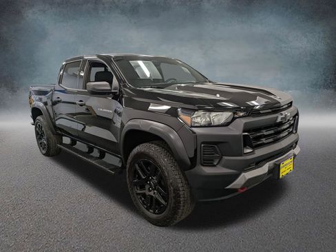 Used 2024 Chevrolet Colorado Trail Boss w/ Advanced Trailering Package image 3