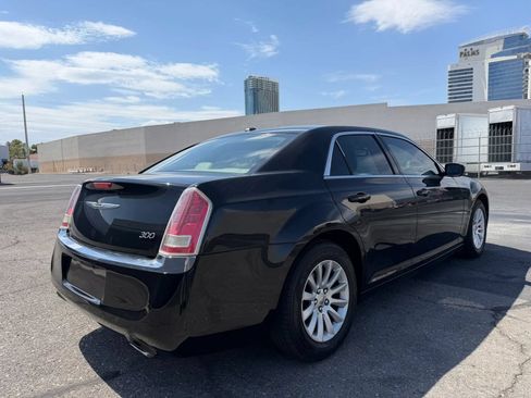 Used 2014 Chrysler 300 RWD image 5