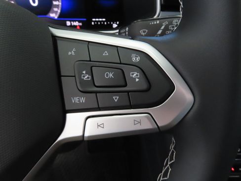 New 2026 Volkswagen Taos SE FWD image 15