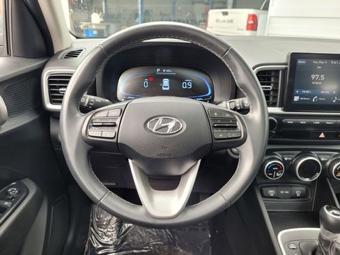 Used 2025 Hyundai Venue SEL FWD image 16