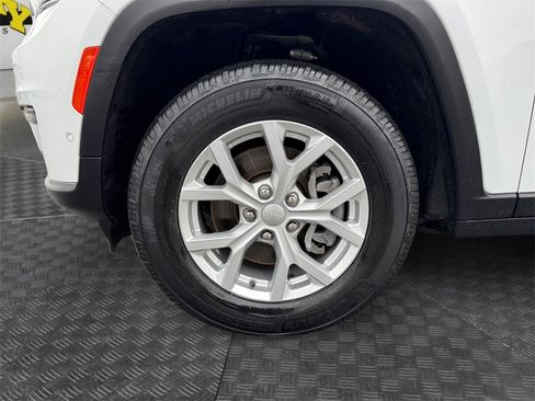 Used 2024 Jeep Grand Cherokee L Limited w/ Luxury Tech Group II image 14