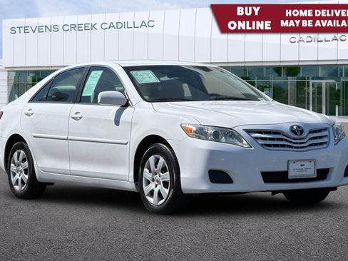 Used 2011 Toyota Camry LE image 1