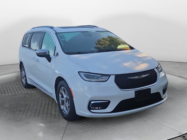 Used 2023 Chrysler Pacifica Limited FWD image 7