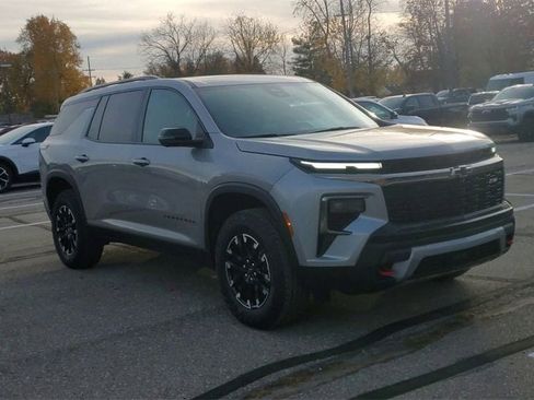 Used 2025 Chevrolet Traverse Z71 w/ Driver Confidence Package image 2