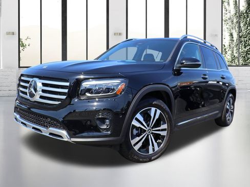 Used 2025 Mercedes-Benz GLB 250 image 1