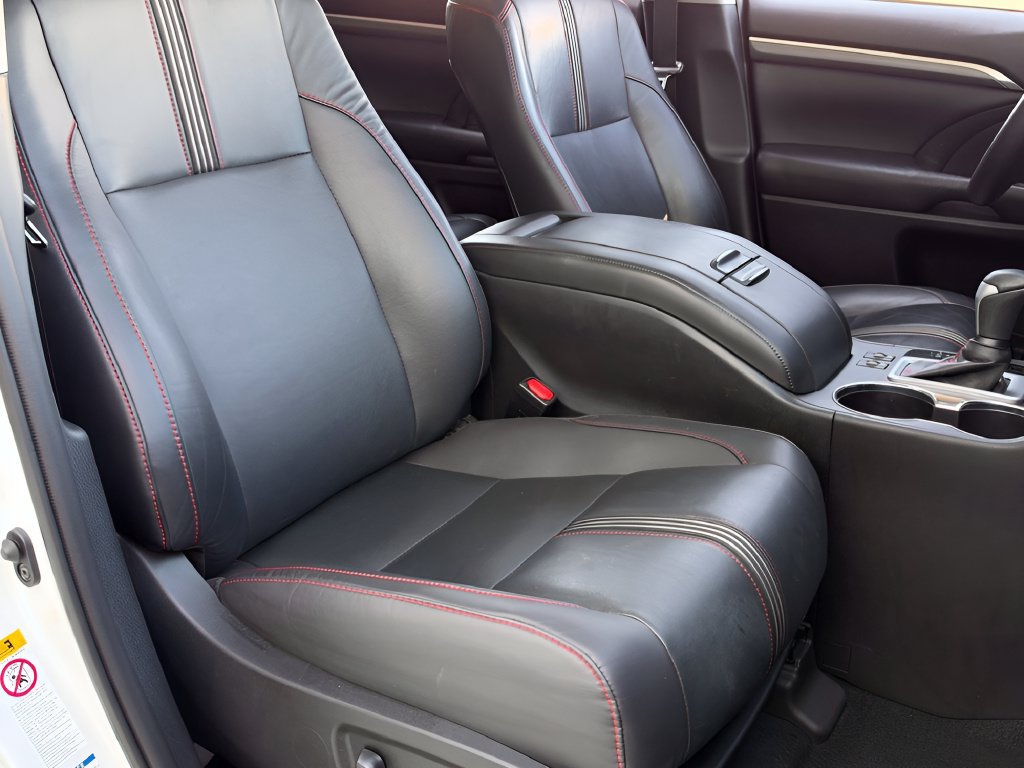 Used 2019 Toyota Highlander XLE AWD/4WD image 18