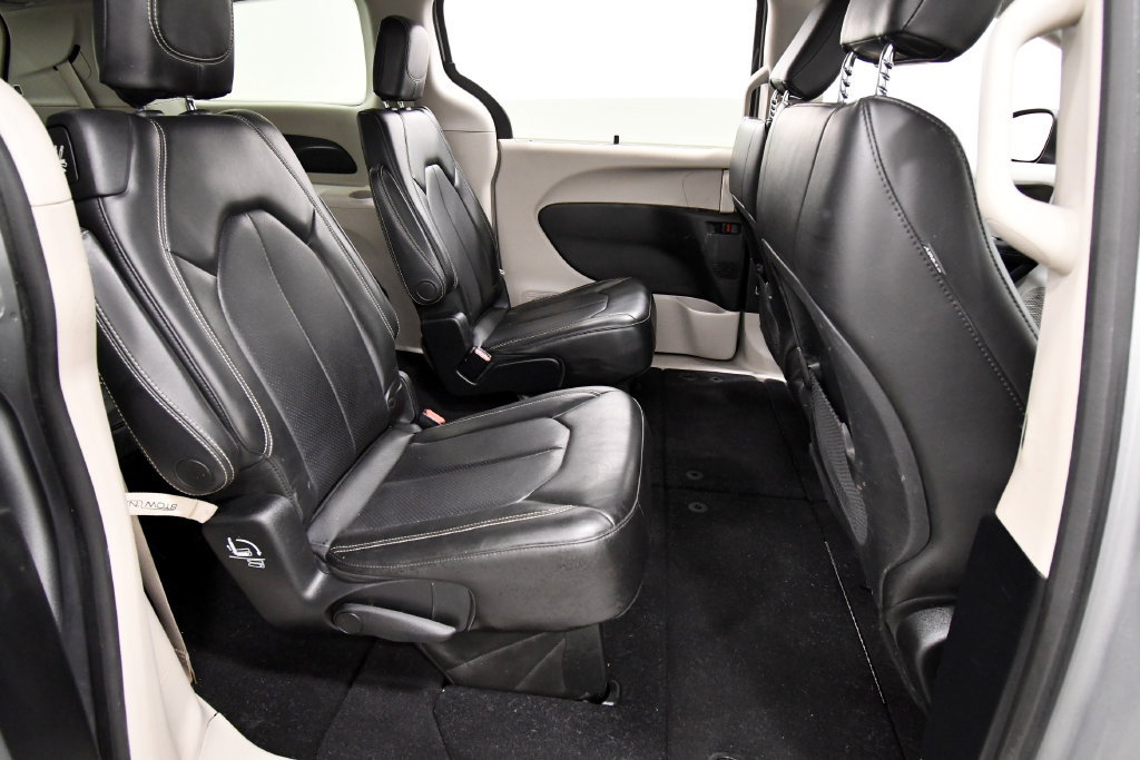 Used 2020 Chrysler Voyager Lxi FWD image 14