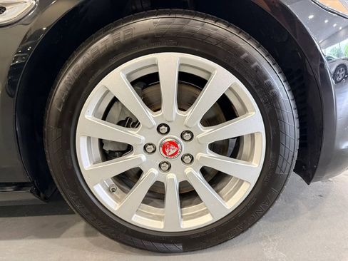 Used 2019 Jaguar XE RWD image 29