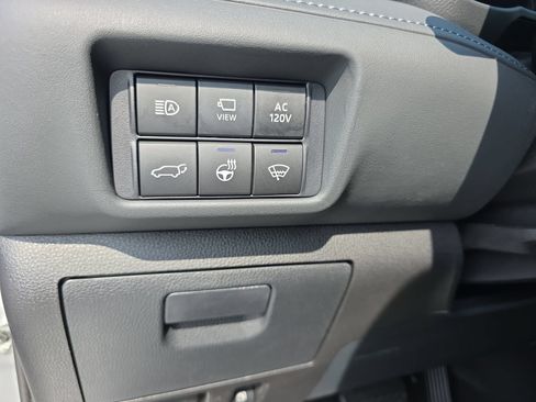 Used 2021 Toyota Highlander Limited FWD image 27