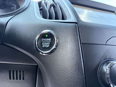 Used 2020 Ford Edge SE image 17