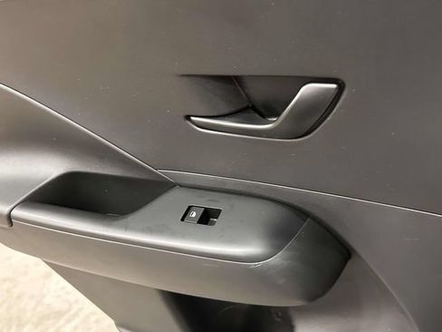 Used 2025 Hyundai Kona SEL AWD/4WD image 25