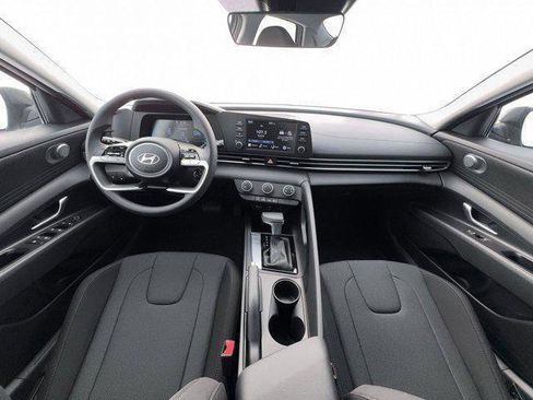 New 2026 Hyundai Elantra SE image 13