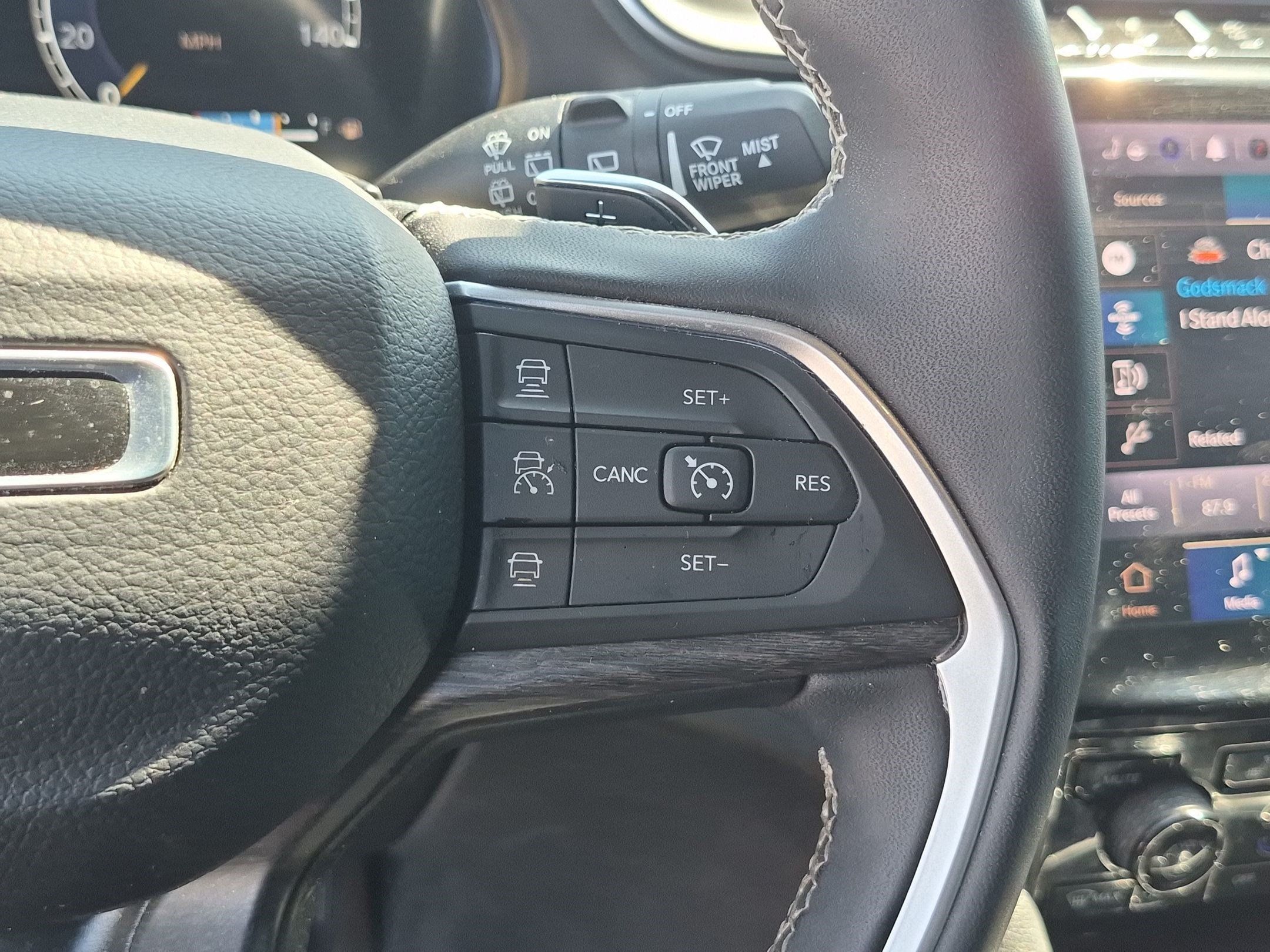 Used 2024 Jeep Grand Cherokee L Limited AWD/4WD image 19