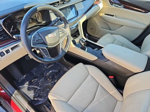 Used 2018 Cadillac XT5 Luxury w/ Driver Awareness Package image 16