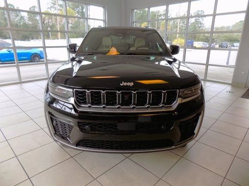 New 2026 Jeep Grand Cherokee Limited w/ Luxury Tech Group II RWD image 2