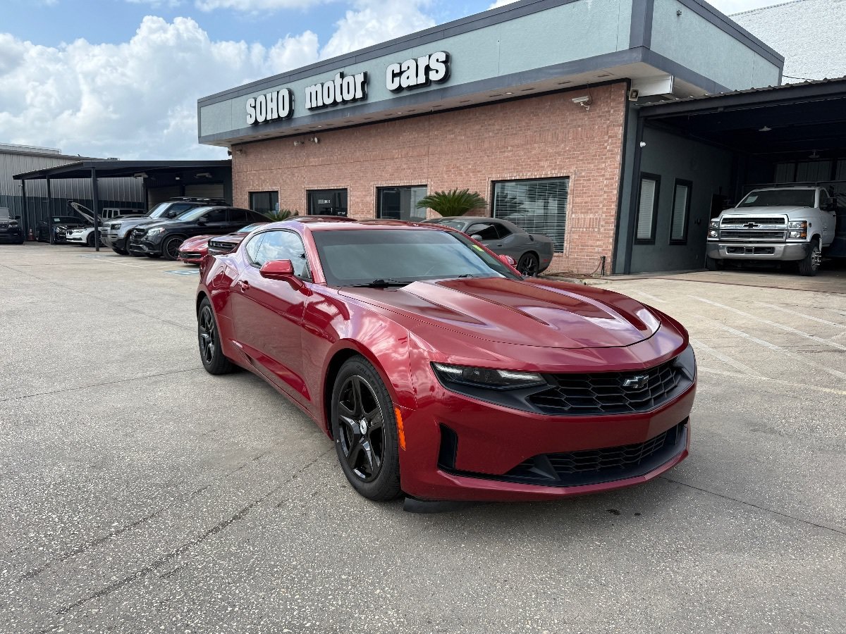 Used 2020 Chevrolet Camaro LT RWD image 2