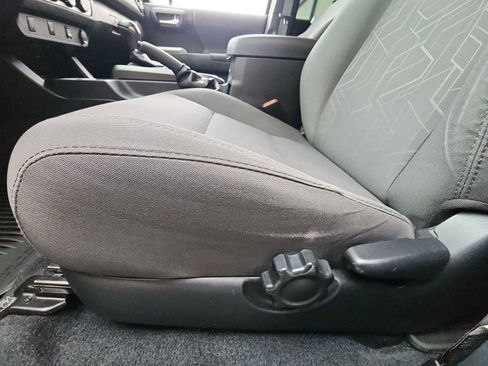 Used 2017 Toyota Tacoma TRD Sport image 13