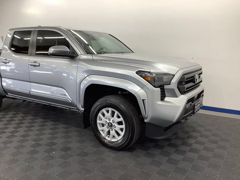 Used 2024 Toyota Tacoma SR5 AWD/4WD image 25