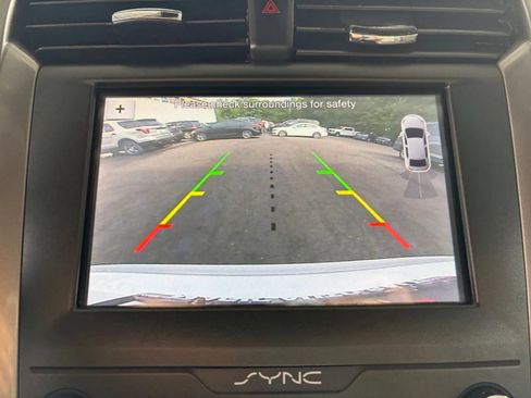 Used 2019 Ford Fusion SE FWD image 32