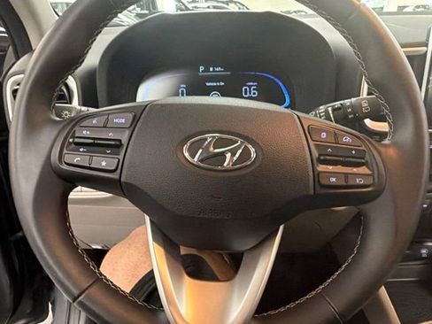 Used 2025 Hyundai Venue SEL FWD image 22