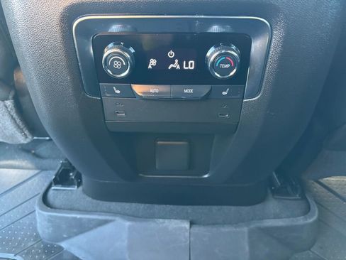 Used 2025 Chevrolet Suburban High Country image 15